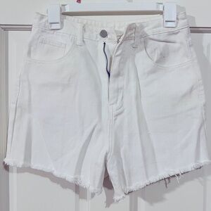 White women’s shorts size M